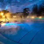 Terme Preistoriche & فندق مونتيجروتو تيرمي