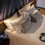 Terme Preistoriche & فندق مونتيجروتو تيرمي