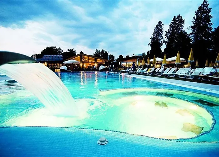 Terme Preistoriche & 호텔 몬테그로또테르메