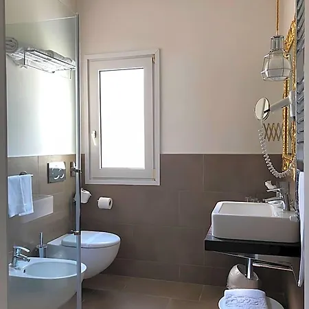 Terme Preistoriche & מלון מונטגרוטו טרמה
