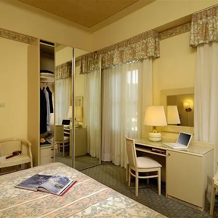 ホテル Terme Preistoriche & 4*